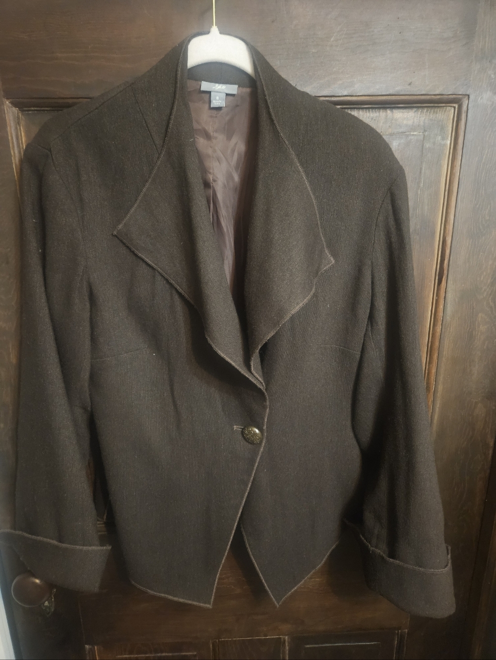 J.JILL LIGHT JKT.W/EXPOSED SEAMS.THE PERFECT PIECE FOR WORK OR JEANS!FITTED BACK